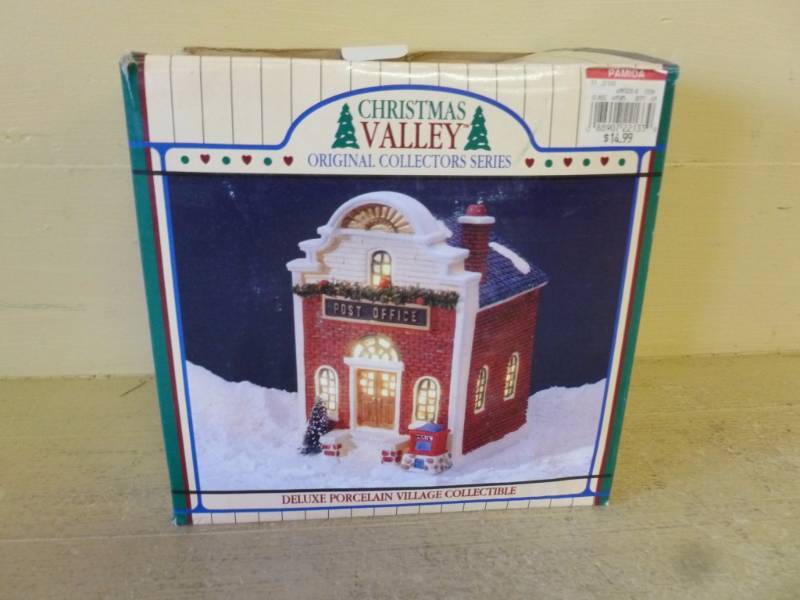 lot 293 image: Christmas Decorations