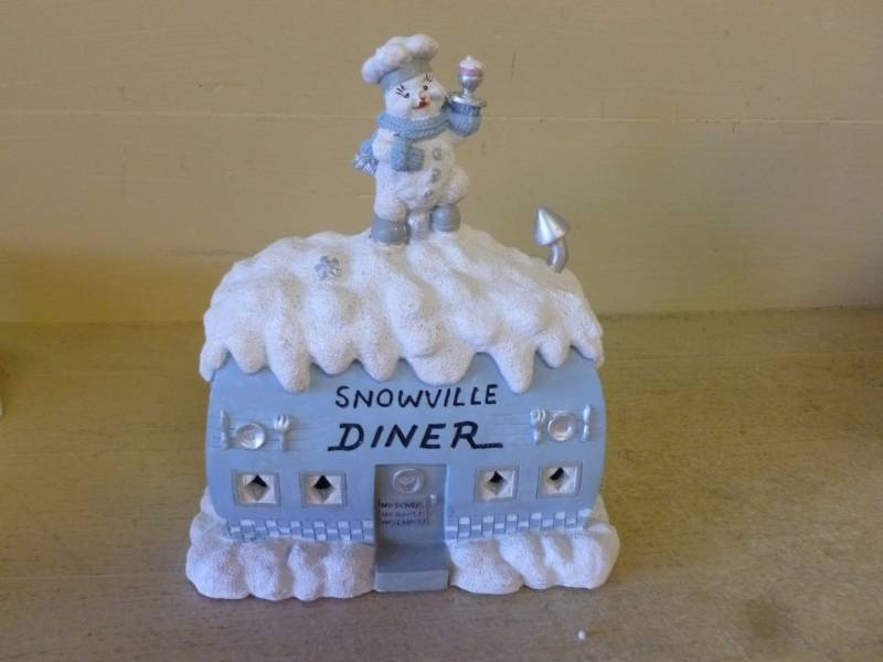 lot 297 image: Holiday House
