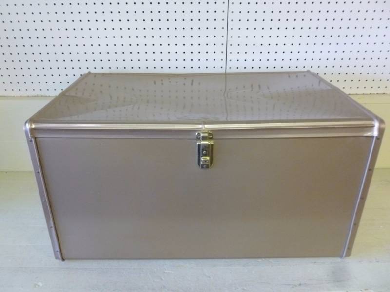 lot 302 image: Vintage Metal Trunk