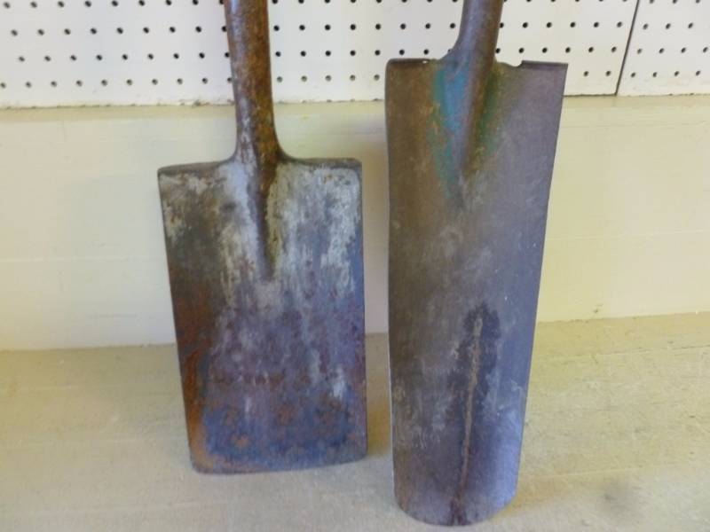 lot 314 image: Shovels