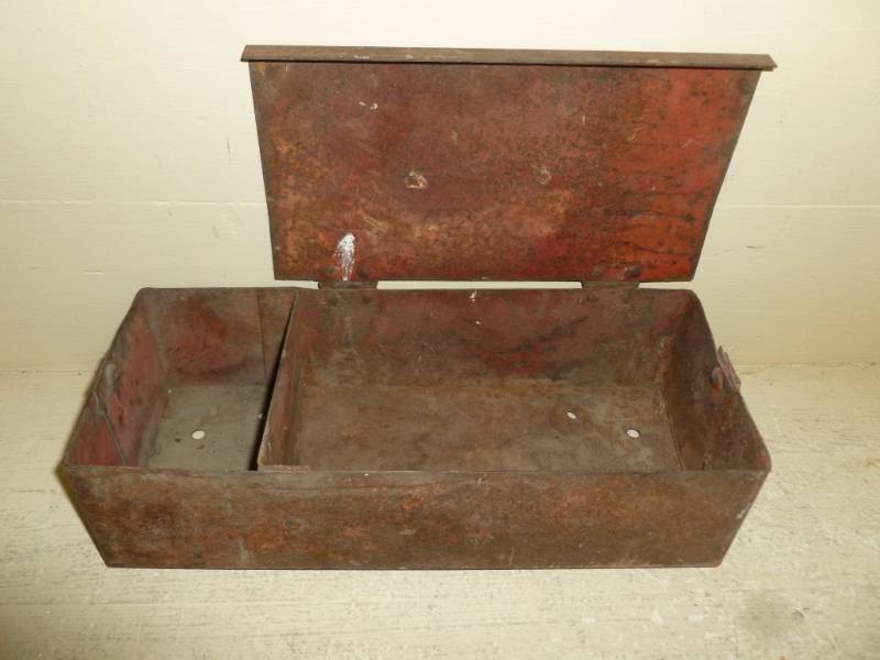 lot 354 image: Vintage Implement Tool Box