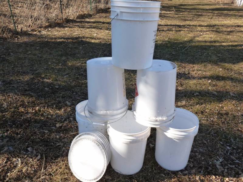 lot 368 image: Pails