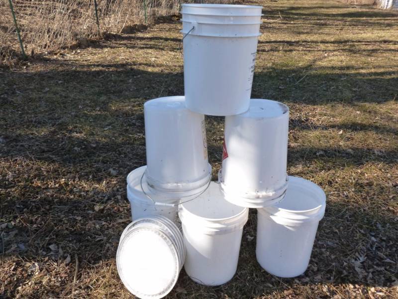 lot 369 image: Pails