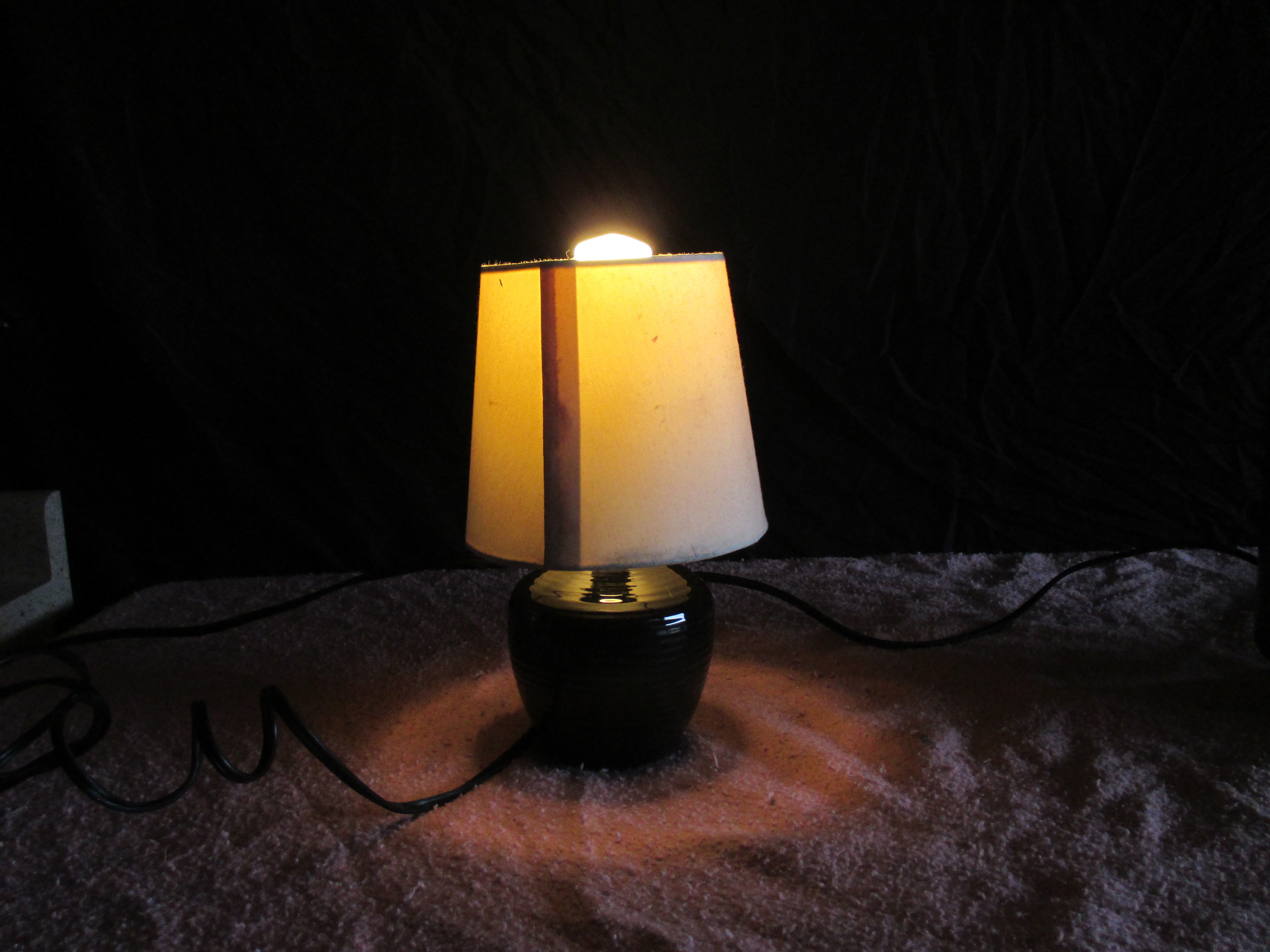 lot 5 image: Lamp