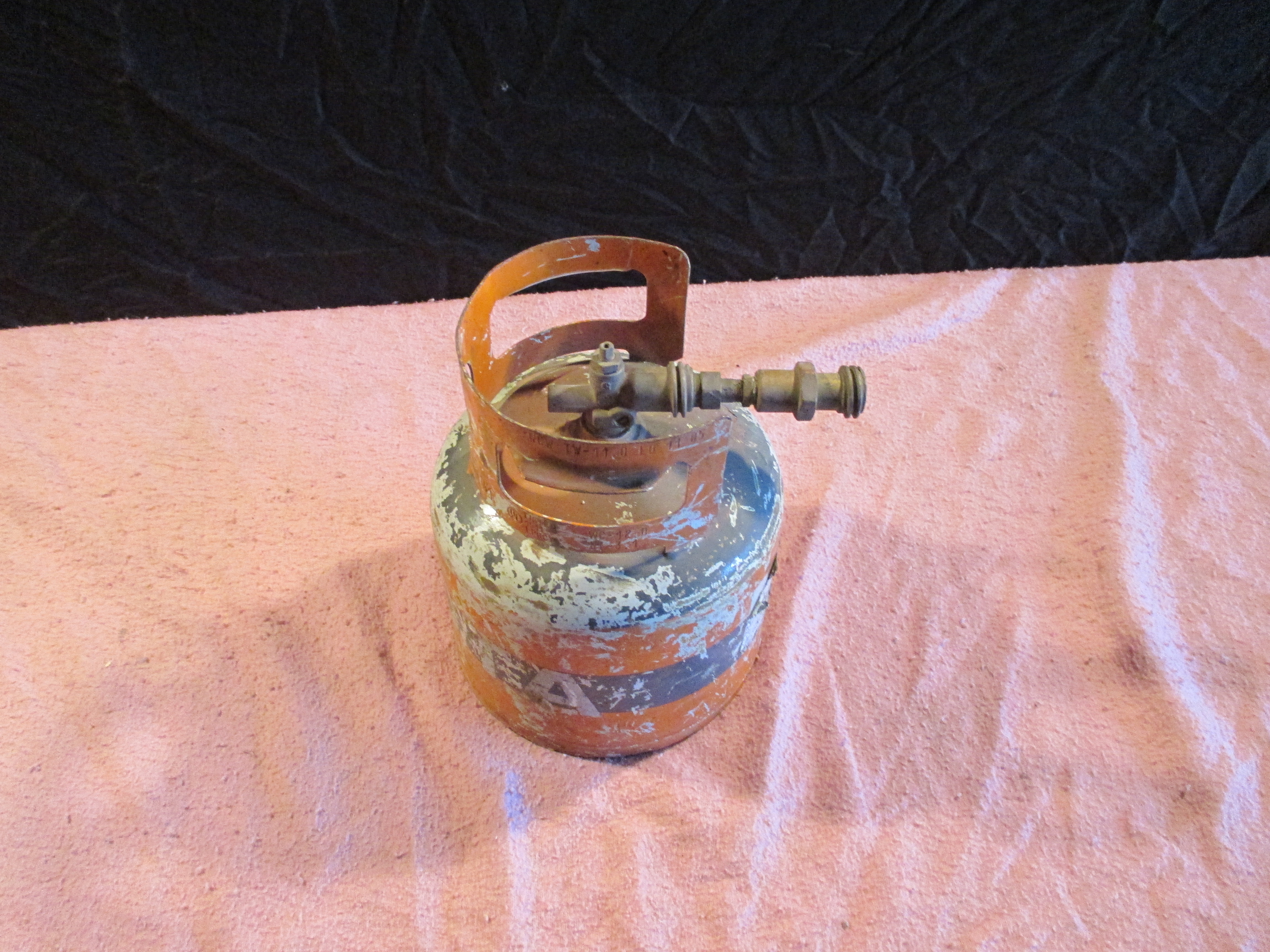 lot 22 image: Small Propane Tank