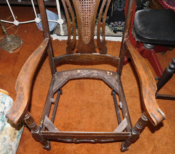 lot 4 image: project chair for refinishing and recovering