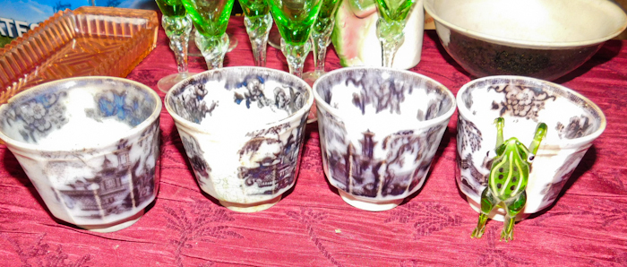 lot 123 image: vintage collectible serving items glass ceramic and more