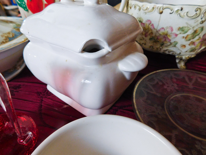 lot 124 image: vintage collectible serving items glass ceramic and more