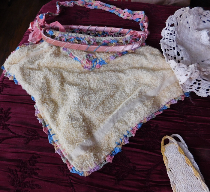 lot 183 image: 5 hand knit items for hanging please see photos