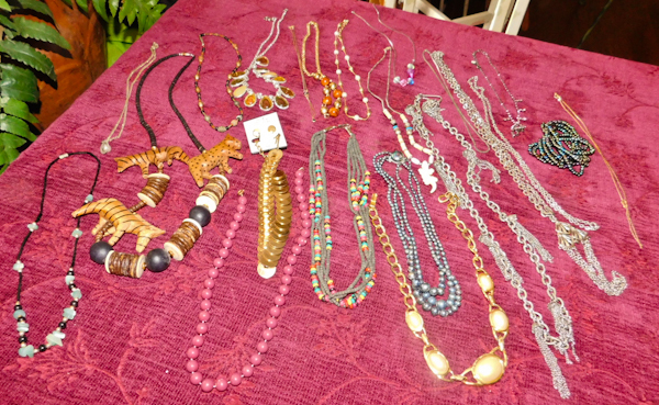 lot 11 image: large lot of necklaces please see photos