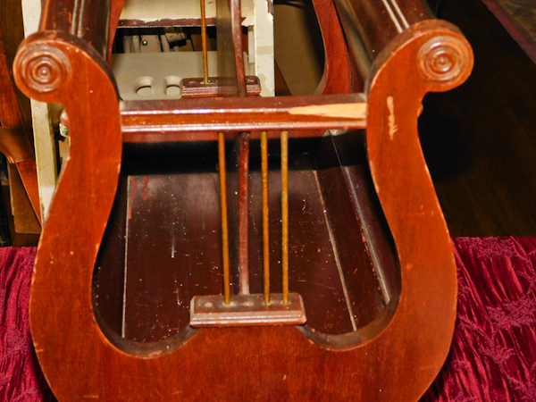 lot 17 image: wooden magazine rack