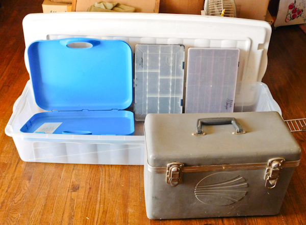 lot 32 image: several storage items please see all the photos