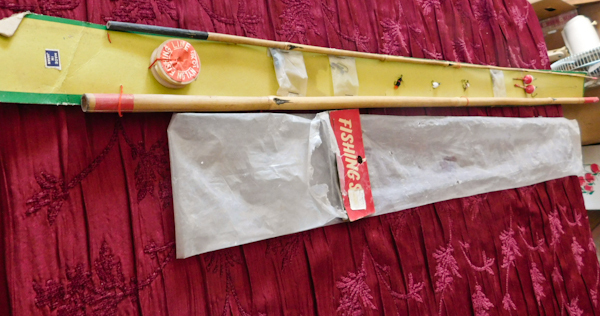 lot 34 image: vintage childs fishing set