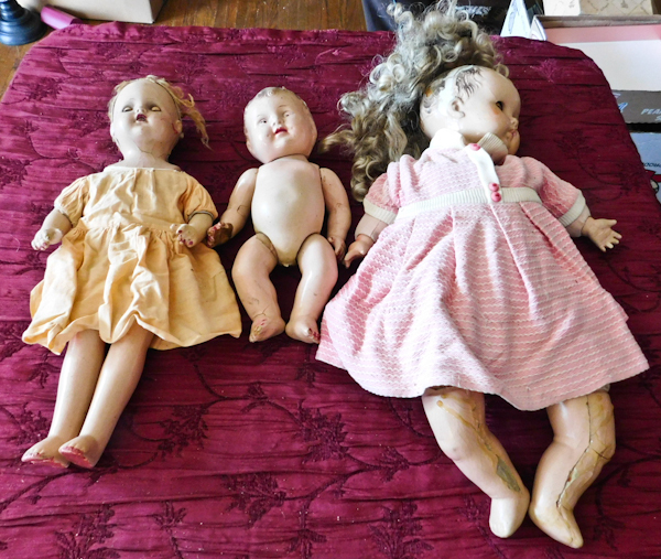 lot 52 image: very old dolls in very used condition