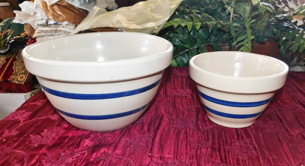 lot 66 image: Robinson Ransbottom  Stoneware bowls 9 and 6