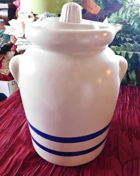 lot 67 image: Robinson Ransbottom  Stoneware lidded canister crock 4 qt with handles