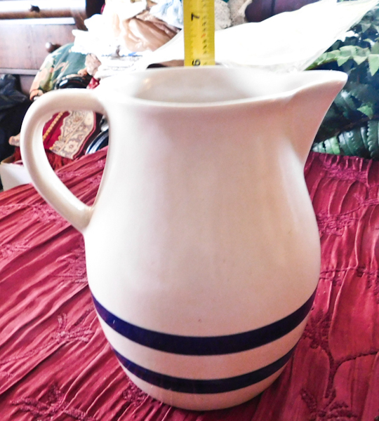 lot 71 image: Robinson Ransbottom  Stoneware 1 qt Water pitcher