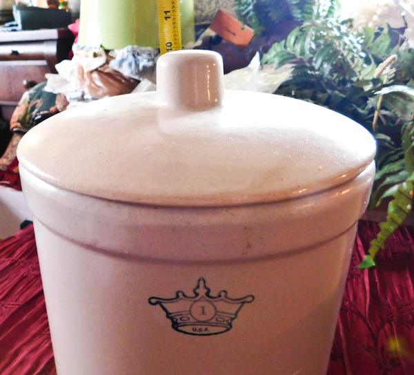 lot 72 image: Robinson Ransbottom  Stoneware lidded 1 gallon crock