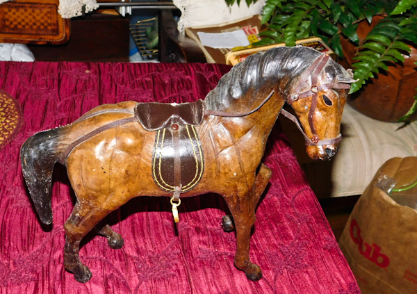 lot 112 image: leather horse in very nice condition