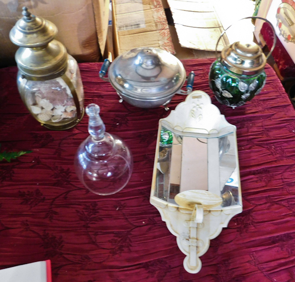 lot 117 image: lot of decorative items repurposed light fixture and candle wall sconce