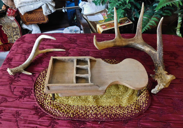 lot 119 image: miniature antique cobblers table