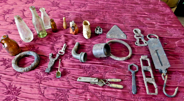 lot 137 image: vintage pocket balance and several other small items of interest