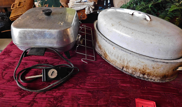 lot 139 image: vintage kitchen roasting cookware