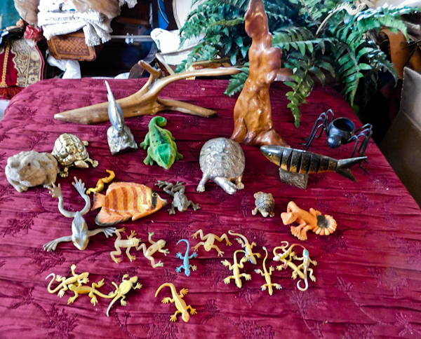 lot 141 image: water animal figures and toys