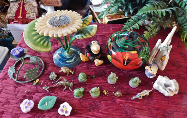 lot 145 image: garden patio decor items