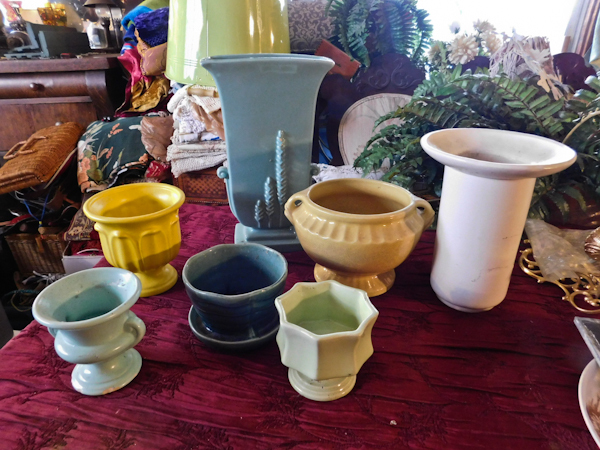 lot 162 image: 317-4 brush usa, Haeger, Hull and unmarked planters please see photos