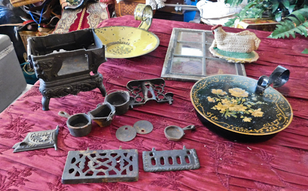 lot 163 image: more misc metal and window decor items