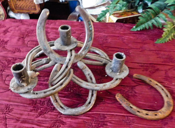 lot 170 image: horseshoe art candle holder
