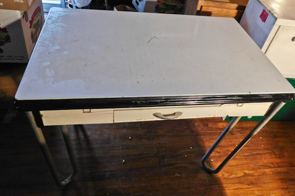 lot 192 image: Enamel top kitchen table