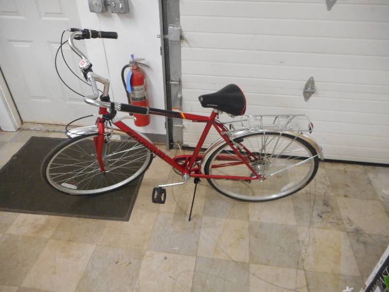 lot 1 image: 700c Schwinn Admiral Hybrid Mens Leisure Bike, Matte Red