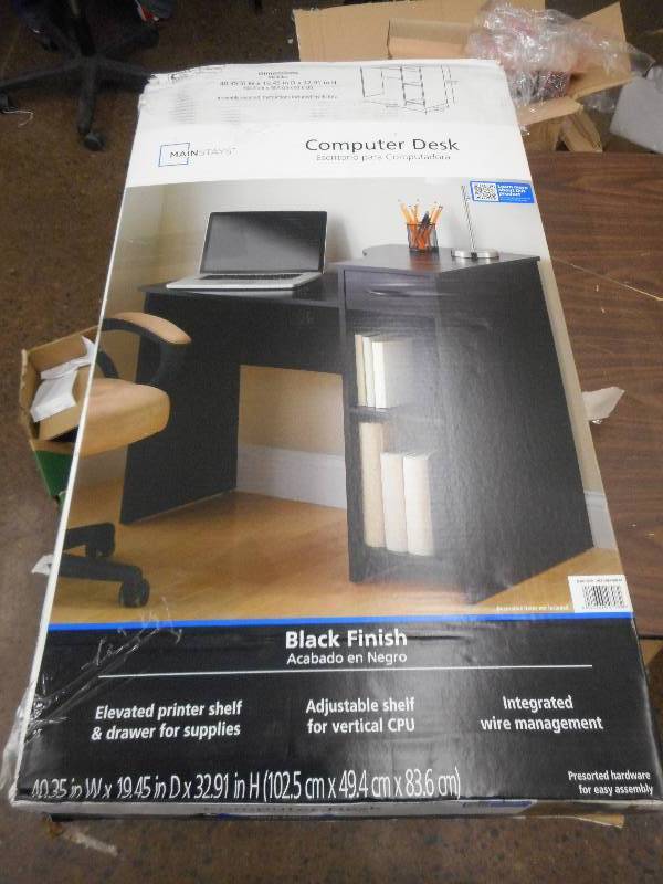 lot 31 image: Mainstays Student Desk, Black