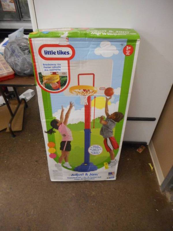 lot 39 image: Little Tikes Adjust n Jam Basketball Set