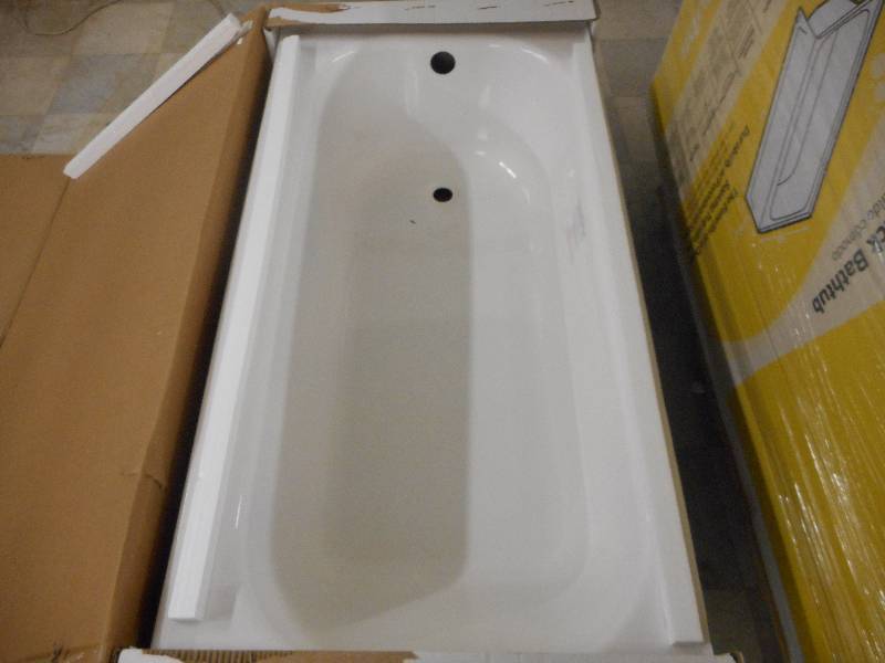 lot 21 image: NEW - Mauicast 5 ft. Left Drain Soaking Tub in White