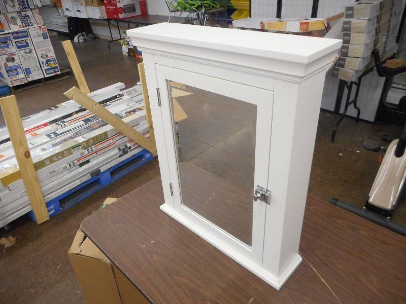 lot 36 image: Early American 22 in. x 27 in. Wood Surface-Mount Medicine Cabinet in White