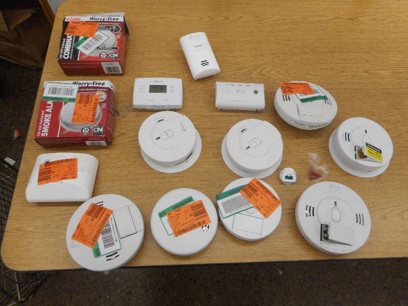 lot 85 image: SMOKE DETECTOR IN HOME IMPROVEMENT LOT