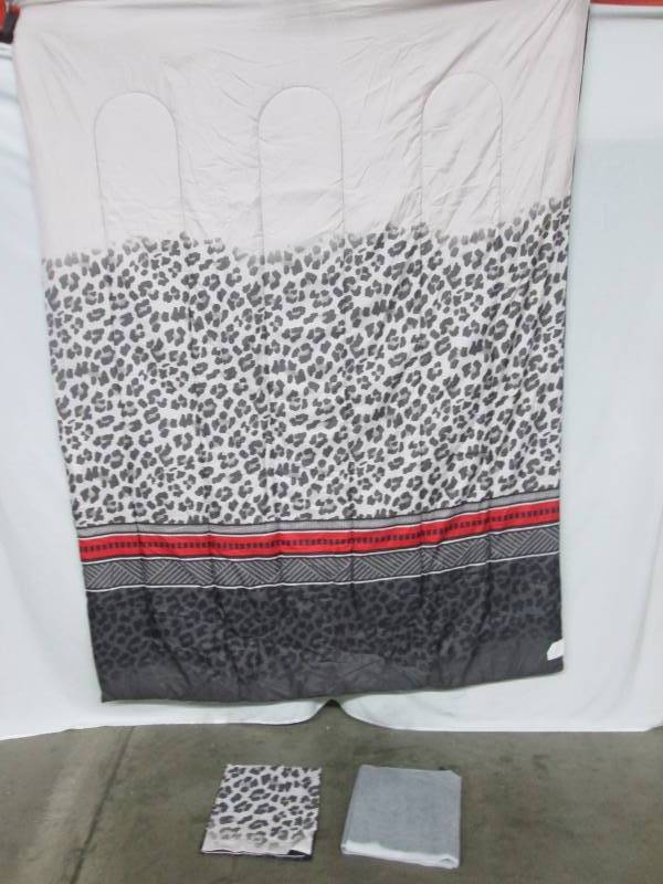 alcove Snow Leopard Collection - Twin