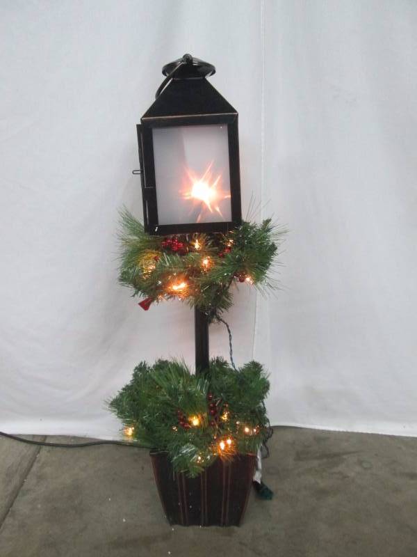 alcove 42 Holiday Lightpost Lamp