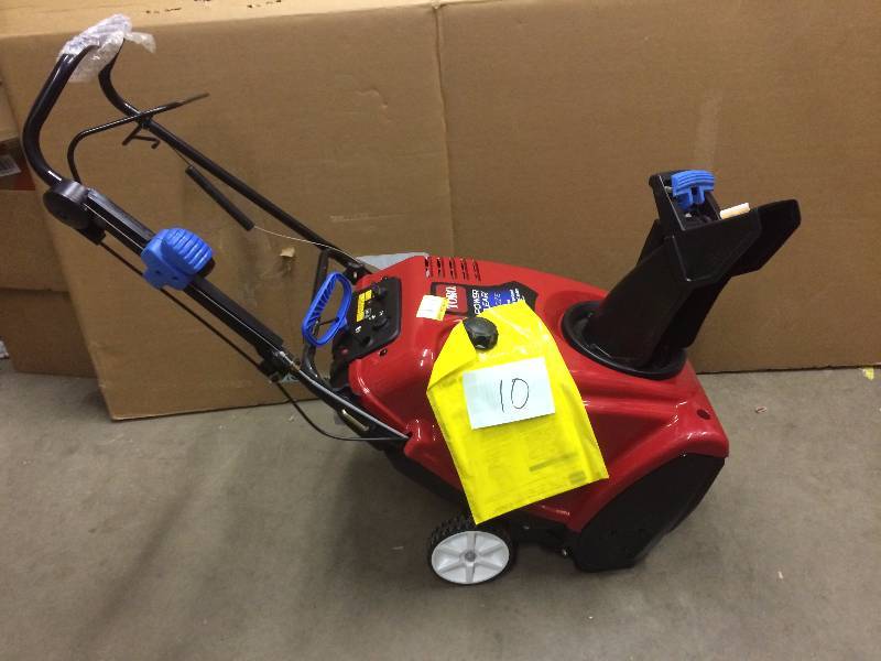 lot 10 image: Toro Power Clear 72I QZE 21 Width New tire needs bolt