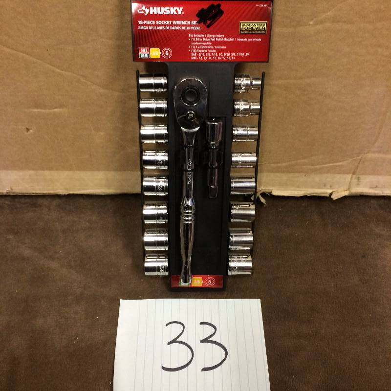 lot 33 image: Husky 18 PC Socket Wrench Set