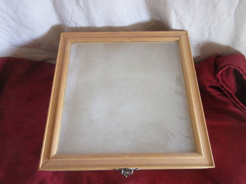WOODEN DISPLAY BOX