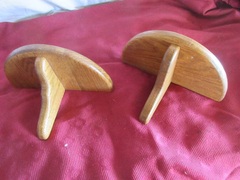 2 HANDCRAFTED SM OAK SHELVES