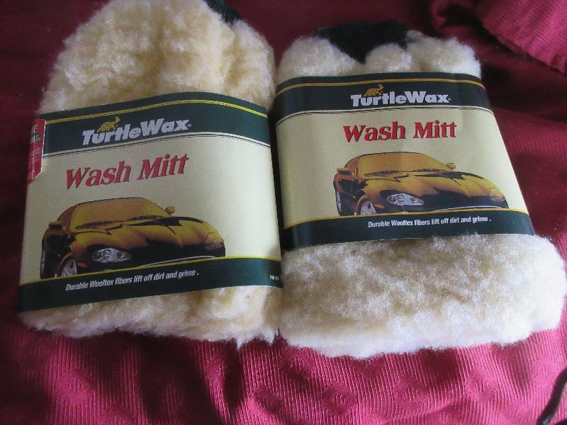 2 NEW CAR WASH MITTS