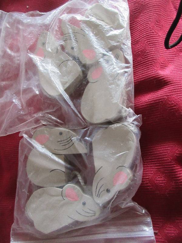 WOODEN HAND CRAFTED MICE