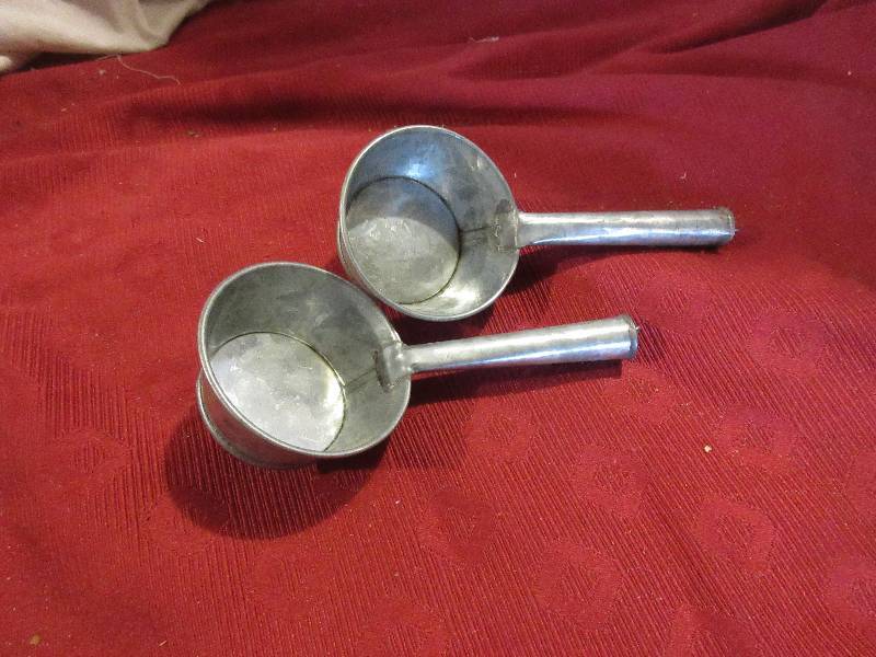 2 MINI TIN SCOOPS