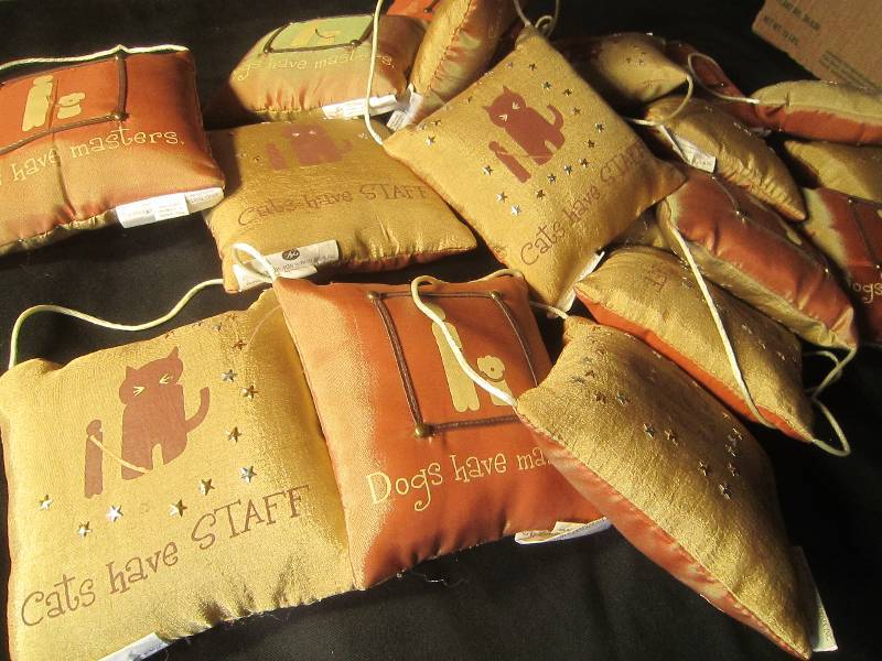 NEW LOT - 18 Pillows --Cat and Dog Door Hangers