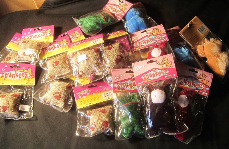 NEW LOT - 20 Spunkeez Pet Toys